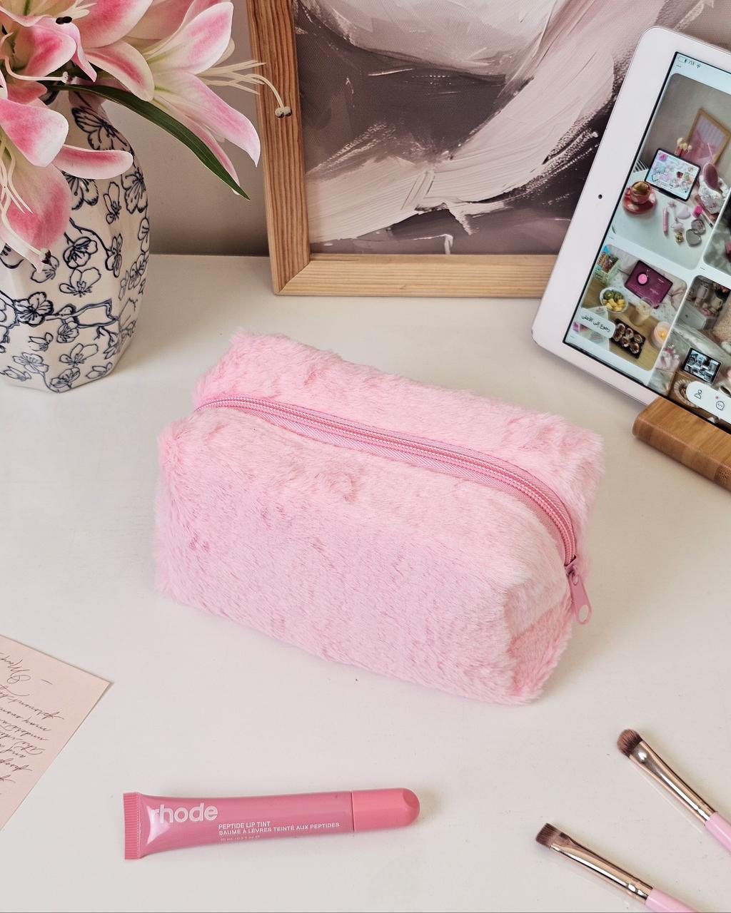 حقيبة مكياج فرو