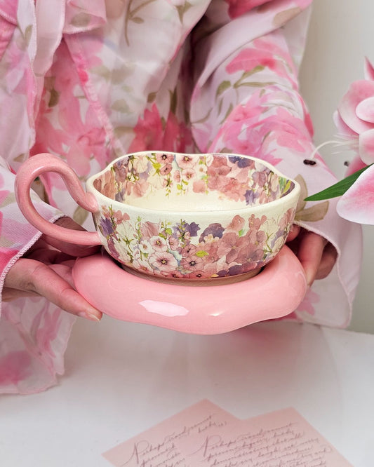 كوب مع صحن الورود الترندي