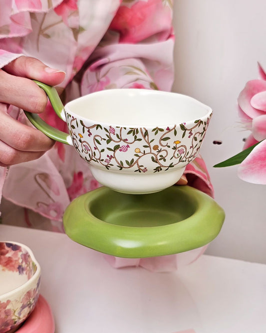 كوب مع صحن الورود الترندي