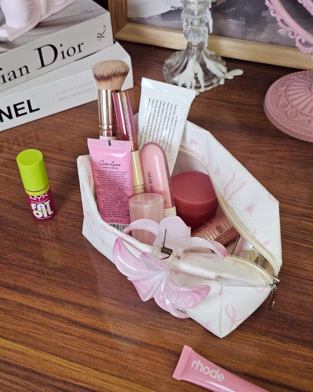 حقيبة مكياج الفيونكات