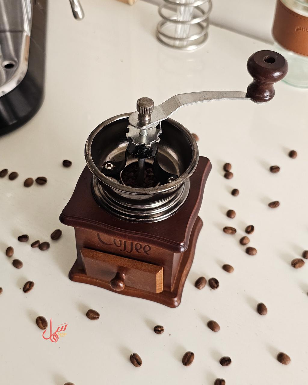 ⁨ طاحونة قهوة يدوية كلاسيكية