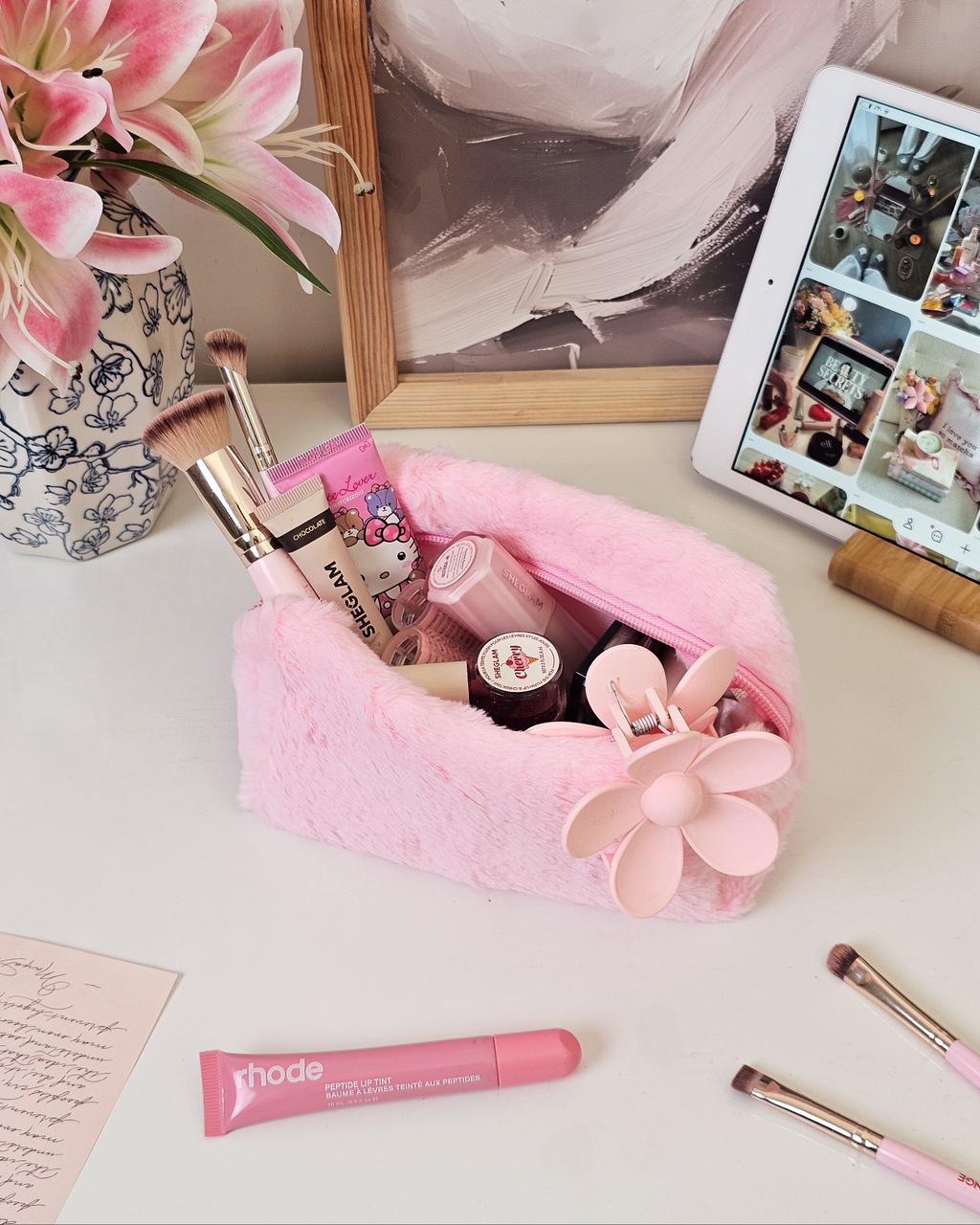 حقيبة مكياج فرو